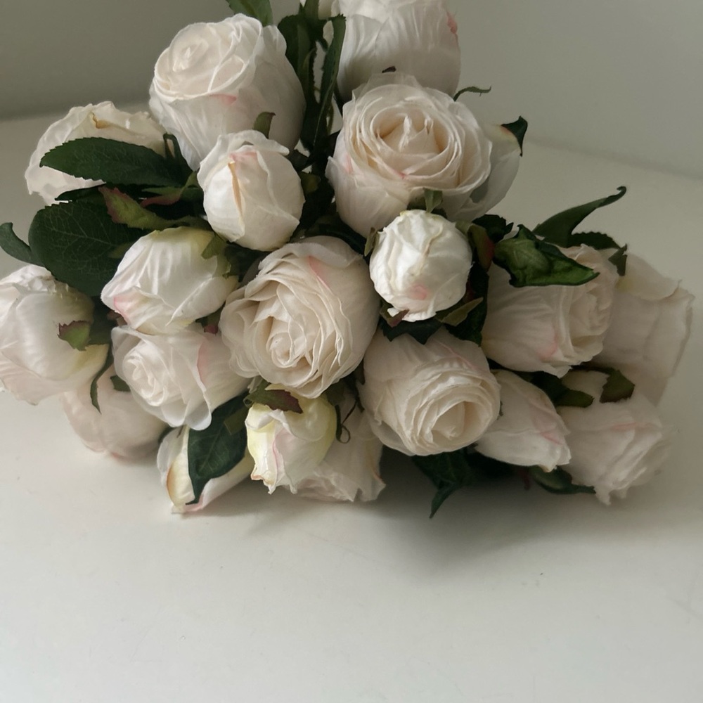 Elegant Faux Ivory Rose Bouquet Home Decor Stems Only -12 stems/24 buds NEW - Picture 6 of 14